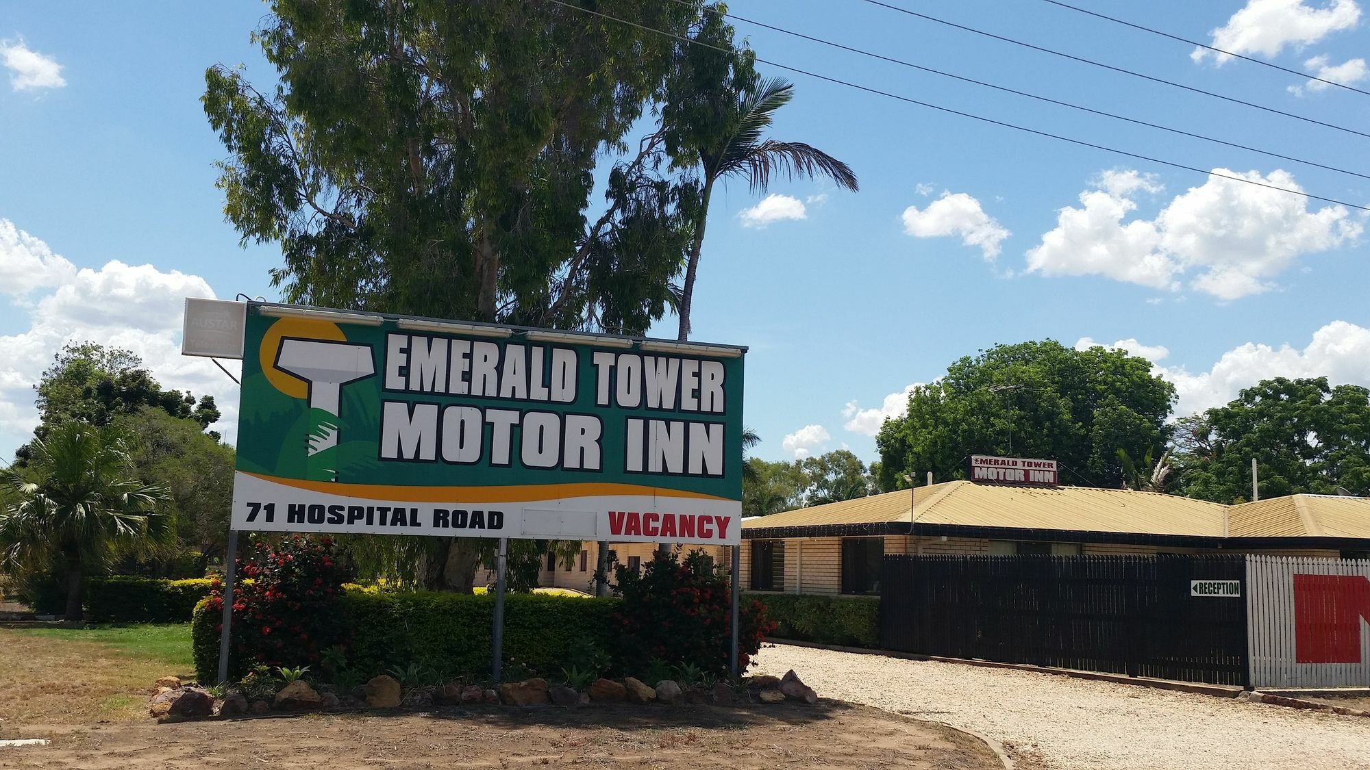 Emerald Tower Motor Inn ภายนอก รูปภาพ